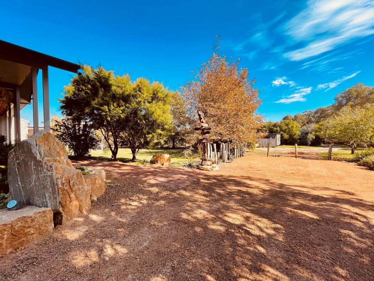 Grape Juice Retreat Rustic Romantic Gateway 5Mins To Beaches & Town Margaret River Екстериор снимка